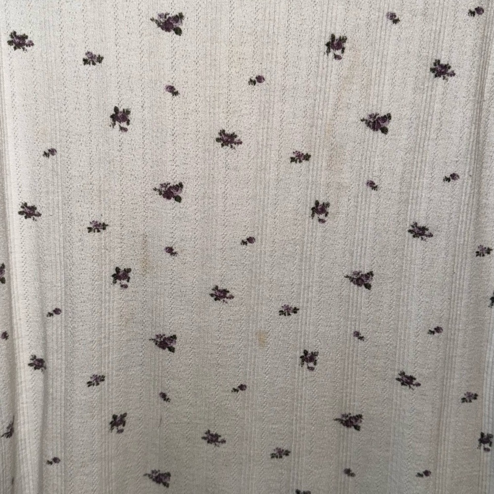 Floral print, ultra soft mid-rise top. Size XL